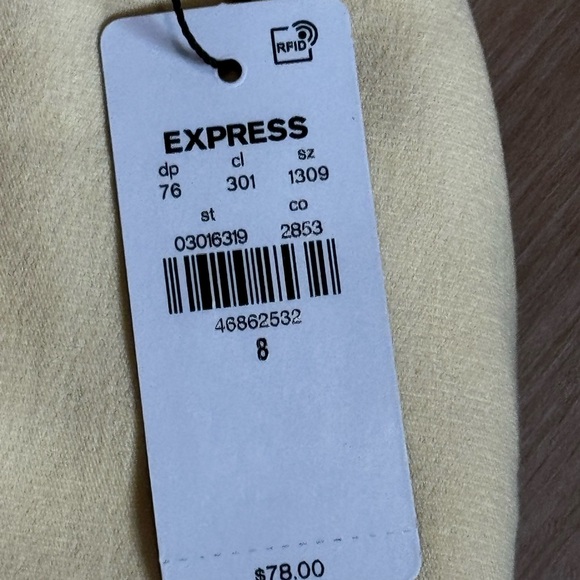 NWT Express Cream Belted Tailored Shorts | Size 8 | $78 Retail - Picture 2 of 8